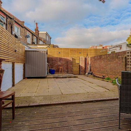 Wembley London Lovely 6 Bed House Sleeps Up To 14 Londres Exterior foto