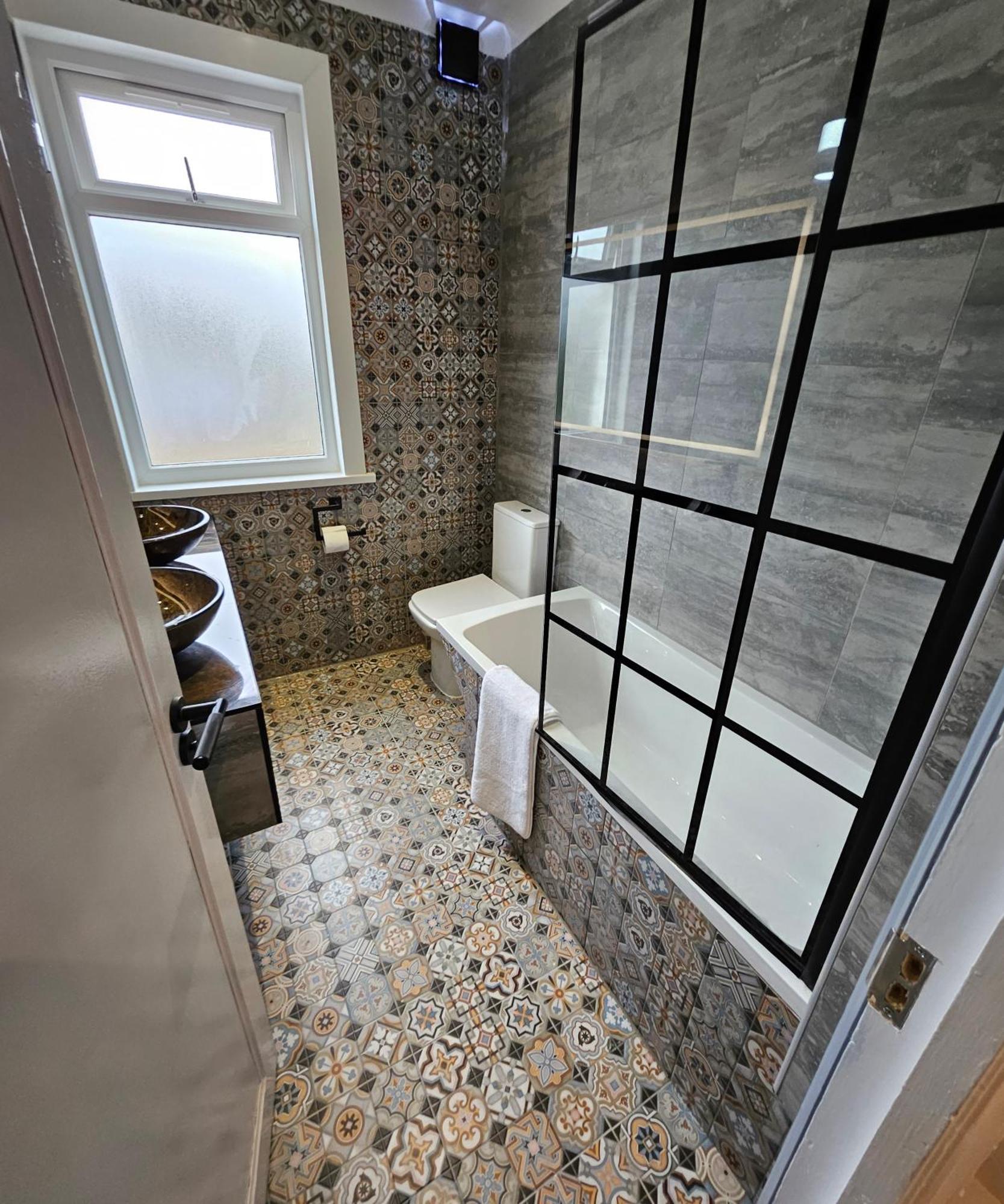 Wembley London Lovely 6 Bed House Sleeps Up To 14 Londres Exterior foto